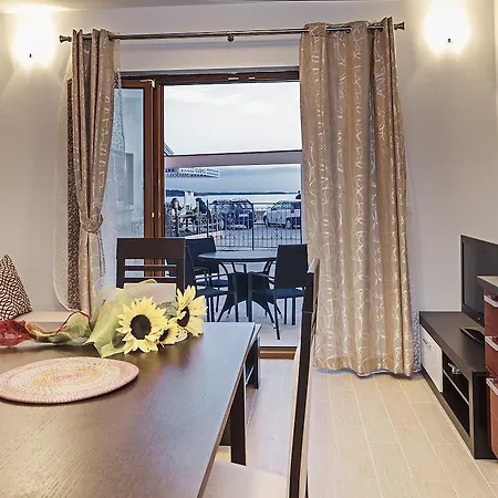 Sanja Rivarela Novigrad Istria